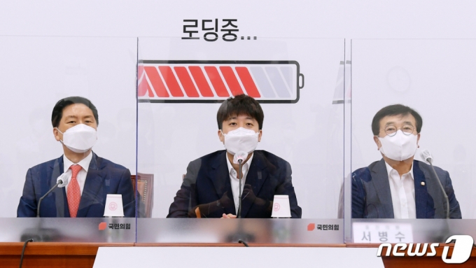 이준석 국민의힘 대표가 21일 오전 서울 여의도 국회에서 열린 중진연석회의에서 모두발언을 하고 있다. /사진=뉴스1