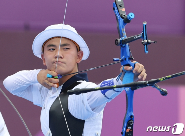 김제덕, 양궁 개인전 충격의 16강 탈락... 첫 3관왕 실패 - 머니투데이