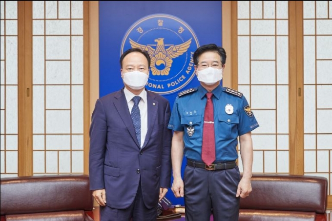 이남철 대한법무사협회장, 김창룡 경찰청장 예방 - 머니투데이 이남철 대한법무사협회장, 김창룡 경찰청장 예방 - 머니투데이