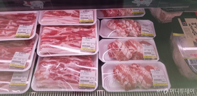 서울 한 슈퍼마켓에 진열된 국내산 돼지고기/사진= 박미주 기자