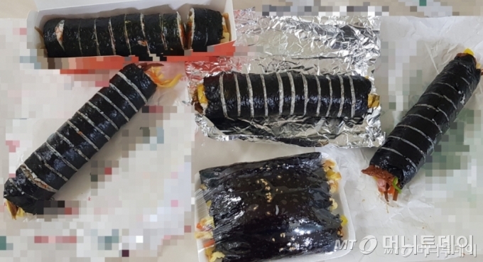 맨손으로 김밥 말던 사장님, 그 손으로 카드결제까지 했다 - 머니투데이 맨손으로 김밥 말던 사장님, 그 손으로 카드결제까지 했다 - 머니투데이
