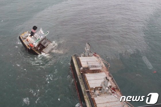 日 아오모리현 해상서 화물선 좌초…연료용 기름 유출 - 머니투데이