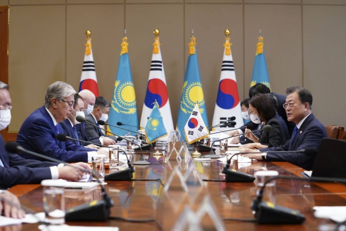  [서울=뉴시스] 전진환 기자 = 문재인 대통령이 17일 청와대에서 열린 한-카자흐스탄 정상회담에서 인사말을 하고 있다. 2021.08.17. amin2@newsis.com
