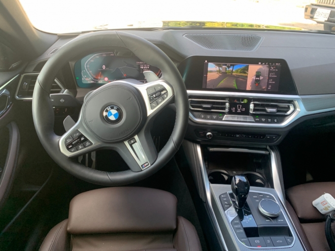 BMW 420i 컨버터블 운전석/사진=이강준 기자