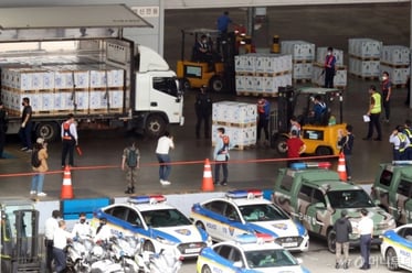 직계약 화이자 백신 약 160만 회분 인천공항 도착