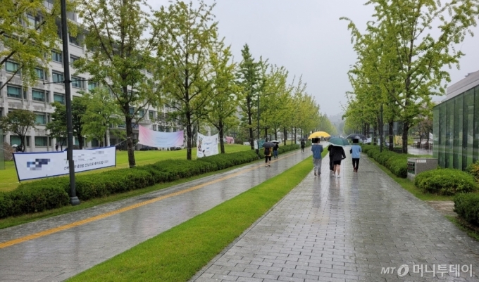 31일 서울 서대문구 연세대학교 교정이 한산한 모습을 보이고 있다. / 사진 = 오진영 기자