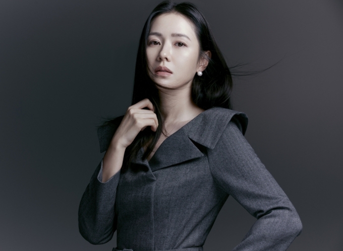 배우 손예진 /사진제공=비에이유 바이 브라이드앤유