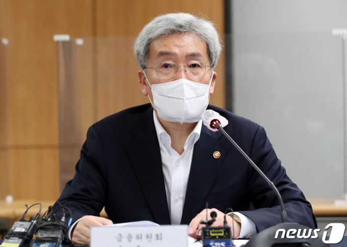 (서울=뉴스1) 김명섭 기자 = 고승범 금융위원장이 14일 오후 서울 중구 서민금융중앙통합지원센터에서 열린 서민취약계층 간담회에서 모두발언을 하고 있다. 2021.09.14/뉴스1