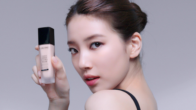 로레알코리아 랑콤의 모델 수지의 '땡이돌' 파운데이션 홍보 이미지/사진=랑콤