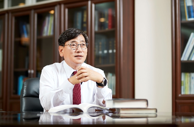 세계복싱챔피언 최현미 9차 방어전...대진대 임영문 총장 응원