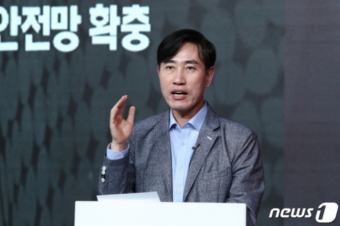 하태경 국민의힘 대선 예비후보가 7일 서울 강서구 마곡동 ASSA빌딩 방송스튜디오에서 국민의힘 '제20대 대통령후보 1차 경선 후보자 3대 정책공약 발표회'에서 공약발표를 하고 있다. 2021.9.7/뉴스1