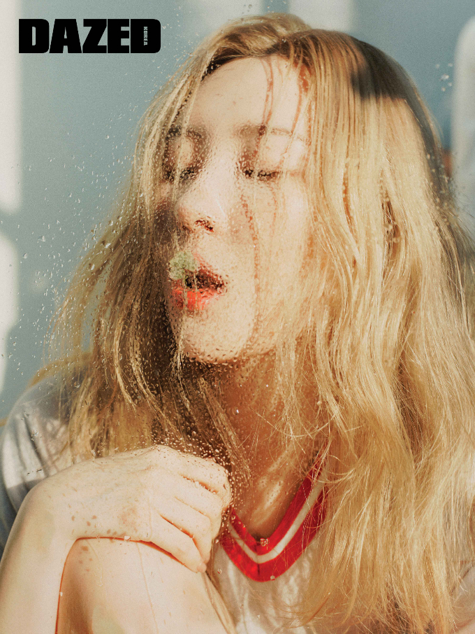 선미, 치명적인 토플리스 화보…브라톱+데님 룩도 '완벽'