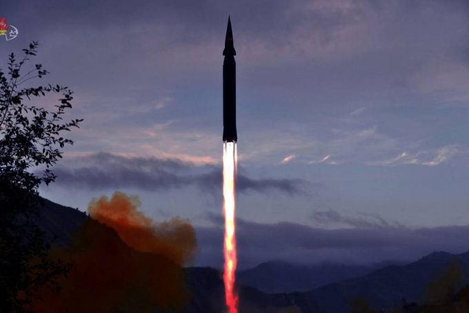 [서울=뉴시스] 북한 조선중앙TV는 신형 극초음속 미사일 '화성-8형' 발사시험을 했다고 29일 보도했다. (사진 = 조선중앙TV 캡처) 2021.09.29. *재판매 및 DB 금지