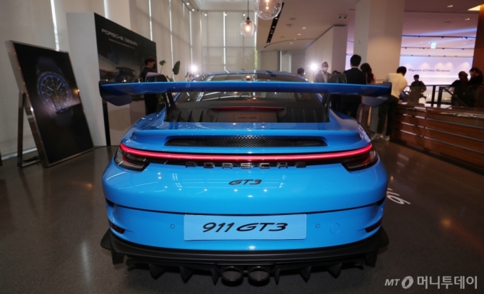 []  '911 GT3' 