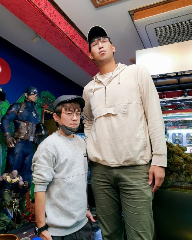 그룹 원타임 출신 송백경, 농구선수 출신 하승진(오른쪽)/사진=송백경 인스타그램