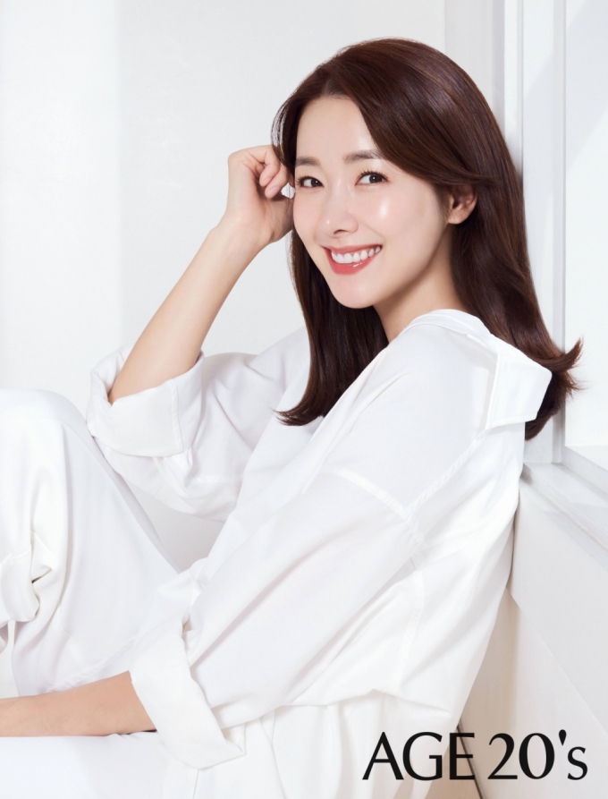 소이현, AGE 20's 모델 발탁…눈부신 광채 피부 '눈길'