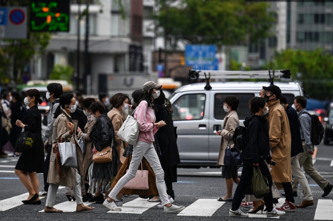 일본의 코로나19 확진자 수 급감 배경을 놓고 의견이 분분하다. /사진=AFP