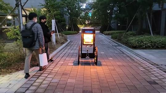 모빈이 개발한 장애물 극복 배달로봇 테스트 장면/사진=모빈