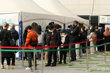 코로나19 신규 확진자 연일 3000명대 기록
