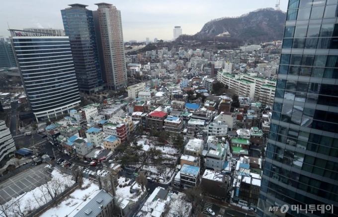 서울 용산구 KDB생명타워에서 바라본 서울역 동자동 일대 /사진=공동취재단 /사진=홍봉진 기자 honggga@