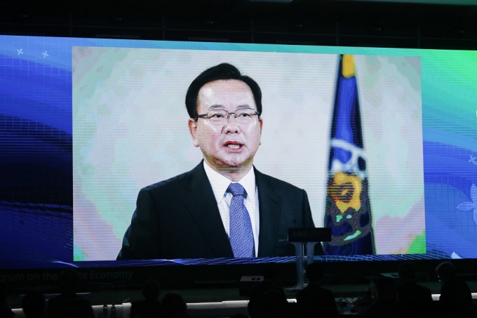 ΰ Ѹ 26 ιȸȸ, ܰå      ϴ뿡  &#039;2021 DMZ ȭ &#039;   縦 ϰ ִ./=ܰå 
