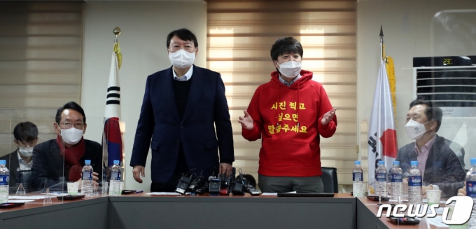ؼ  ǥ 4  λ   λô翡  Ŵåȸǿ ̳  Ÿλ綧   ̰ ִ. 2021.12.4/1  