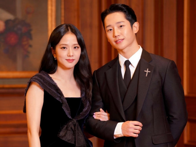 JTBC 드라마 &#039;설강화&#039;에 출연하는 그룹 블랙핑크 지수, 배우 정해인/사진제공=JTBC