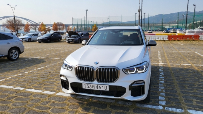 깔 게 없는데?…돈값 하는 BMW X5 M50i 직접 타보니[차알못시승기]