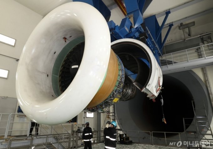 [사진]거대한 A330 PW4170 엔진