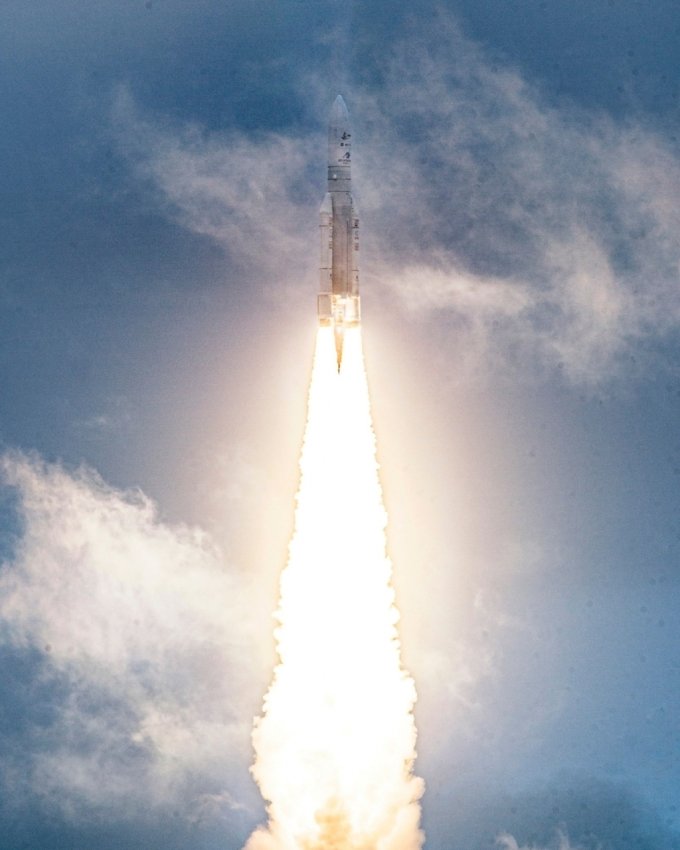 2021년 12월 15일 프랑스령 기나에서 제임스웹 우주망원경을 싣도 발사된 아리안5호 로켓의 발사장면/사진제공=미 항공우주국(NASA)