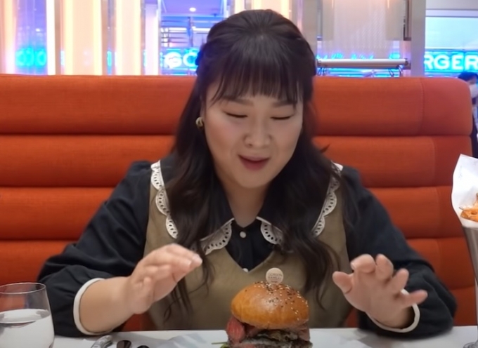 14만원 고든 램지 햄버거, 팔수록 손해라는데…유튜버들 평가는? - 머니투데이 14만원 고든 램지 햄버거, 팔수록 손해라는데…유튜버들 평가는? - 머니투데이