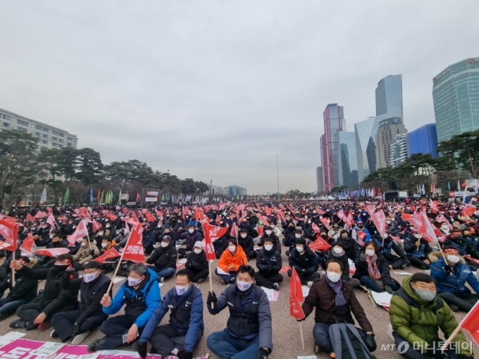 15이 서울 영등포구 여의도 공원 여의도 문화마당 '2022 민중총궐기' 집회 참가 모습 /사진=조성준 기자