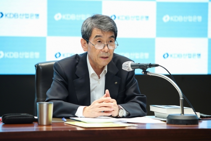 이동걸 산은 회장이 27일 신년 기자간담회에서 발언하고 있다./사진제공=산은