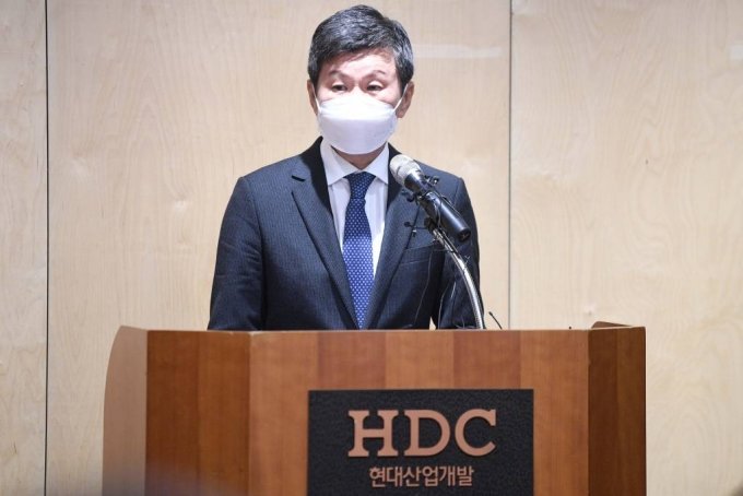 정몽규 HDC현대산업개발 회장이 지난 1월 17일 서울 HDC현대산업개발 용산 사옥에서 광주 아파트 외벽 붕괴 사고와 관련 입장 발표를 하고 있다. /사진제공=뉴시스(공동취재사진) 