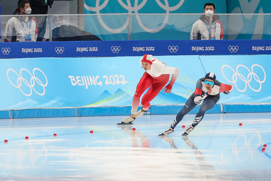 차민규가 지난 12일 오후 중국 베이징 국립 스피드스케이팅 경기장에서 열린 2022 베이징 동계올림픽 스피드스케이팅 남자 500ｍ 경기에서 질주하고 있다. /사진=뉴스1  