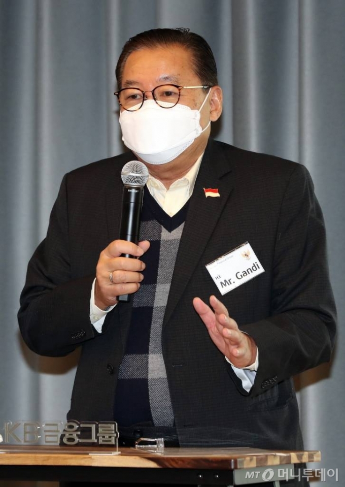 간디 술리스티얀토 주한 인도네시아 대사 11일 서울 서초구 KB이노베이션허브에서 열린 한국-인도네시아 핀테크 스타트업 협업을 위한 '주한 인도네시아 대사 초청 KB 스타터스 간담회'에서 인사말을 하고 있다. /사진=이기범 기자 leekb@