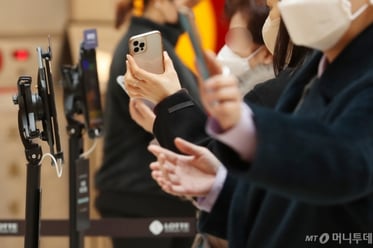 거리두기-방역패스 조정할까?