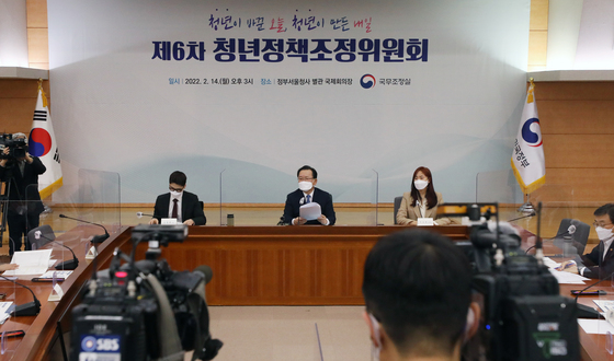 김부겸 국무총리가 14일 오후 서울 종로구 정부서울청사 별관에서 열린 제6차 청년정책조정위원회를 주재하며 발언 하고 있다. /사진=뉴스1  