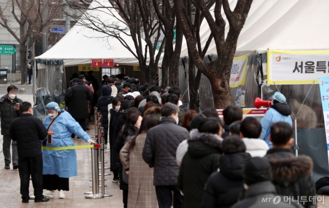 [사진]코로나19 누적 확진자 200만 돌파