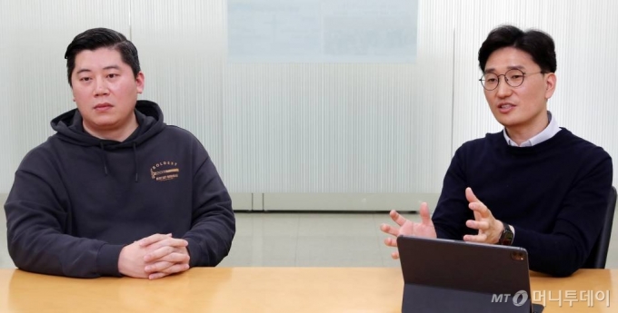 오정환(왼쪽)&middot;김종철 인포뱅크 이사 /사진=성남(경기)=이기범 기자 leekb@