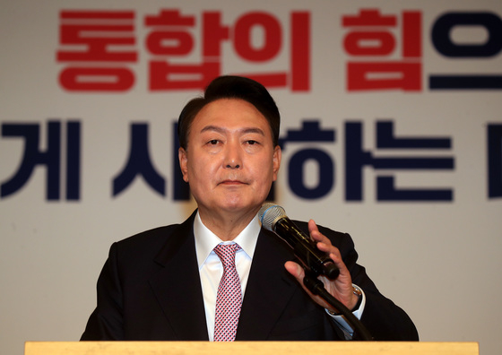 윤석열 제20대 대통령 선거 당선인이 10일 오전 서울 여의도 국회도서관 대강당에서 당선 인사 기자회견을 하고 있다. 2022.3.10./사진=뉴스1