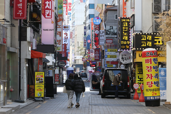 가격 또 올랐다고?…치킨·떡볶이·피자·죽 등 외식비 싹 다 인상 - 머니투데이