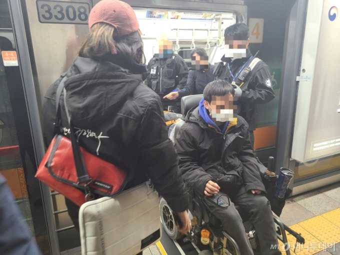지하철 장애인 시민 갈등으로