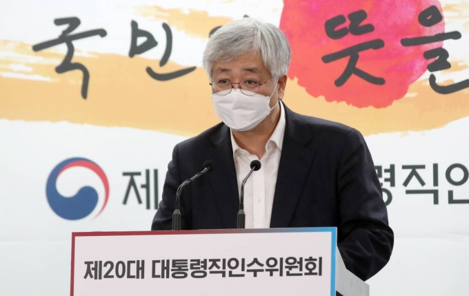 심교언 대통령직인수우위원회 부동산TF 팀장이 29일 오후 서울 종로구 통의동 대통령직인수위원회에서 브리핑을 하고 있다. /사진제공=뉴시스