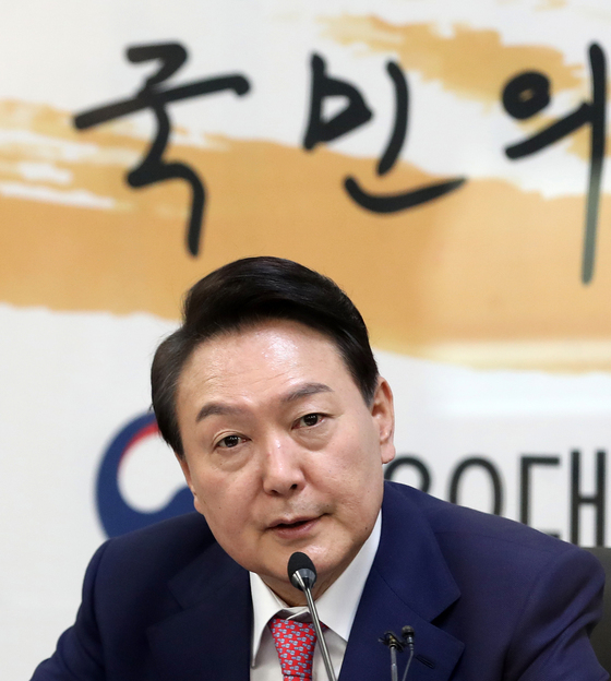 (서울=뉴스1) 오대일 기자 = 윤석열 대통령 당선인이 4일 오후 서울 종로구 삼청동 대통령직인수위원회에서 열린 인수위 기획위원회 제1차 전체회의에서 모두발언을 하고 있다. 2022.4.4/뉴스1  