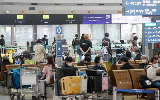 공항 환전소 24시간 여나…은행은 '코로나 엔데믹' 대비 중 - 머니투데이