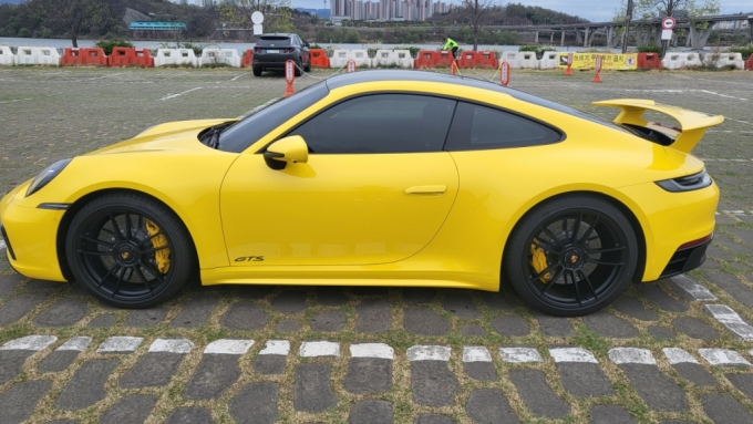 포르쉐 911 카레라4 GTS 쿠페/사진=이강준 기자