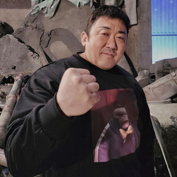 마동석, 주먹이 얼굴 만하네…변함없는 체격 '어마어마' - 머니투데이 마동석, 주먹이 얼굴 만하네…변함없는 체격 '어마어마' - 머니투데이