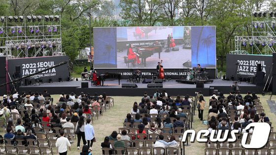 지난달 30일 오후 서울 노들섬 야외공연장에서 열린 2022 서울재즈페스타 /사진=뉴스1