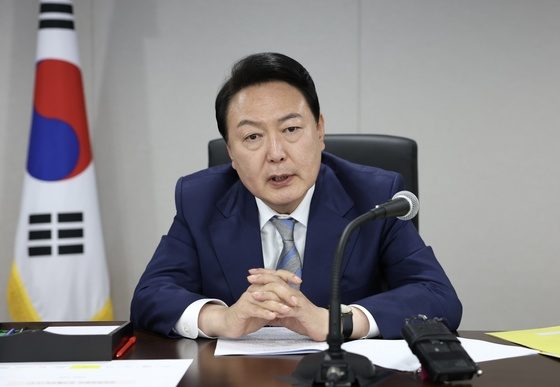 (서울=뉴스1) 안은나 기자 = 윤석열 대통령 당선인이 역대 당선인 신분으로서는 처음으로 6일 오후 서울 용산 대통령실 청사 내 새로 마련된 국가위기관리센터에서 안보상황 점검회의를 주재하고 있다.(당선인 대변인실 제공) 2022.5.6/뉴스1